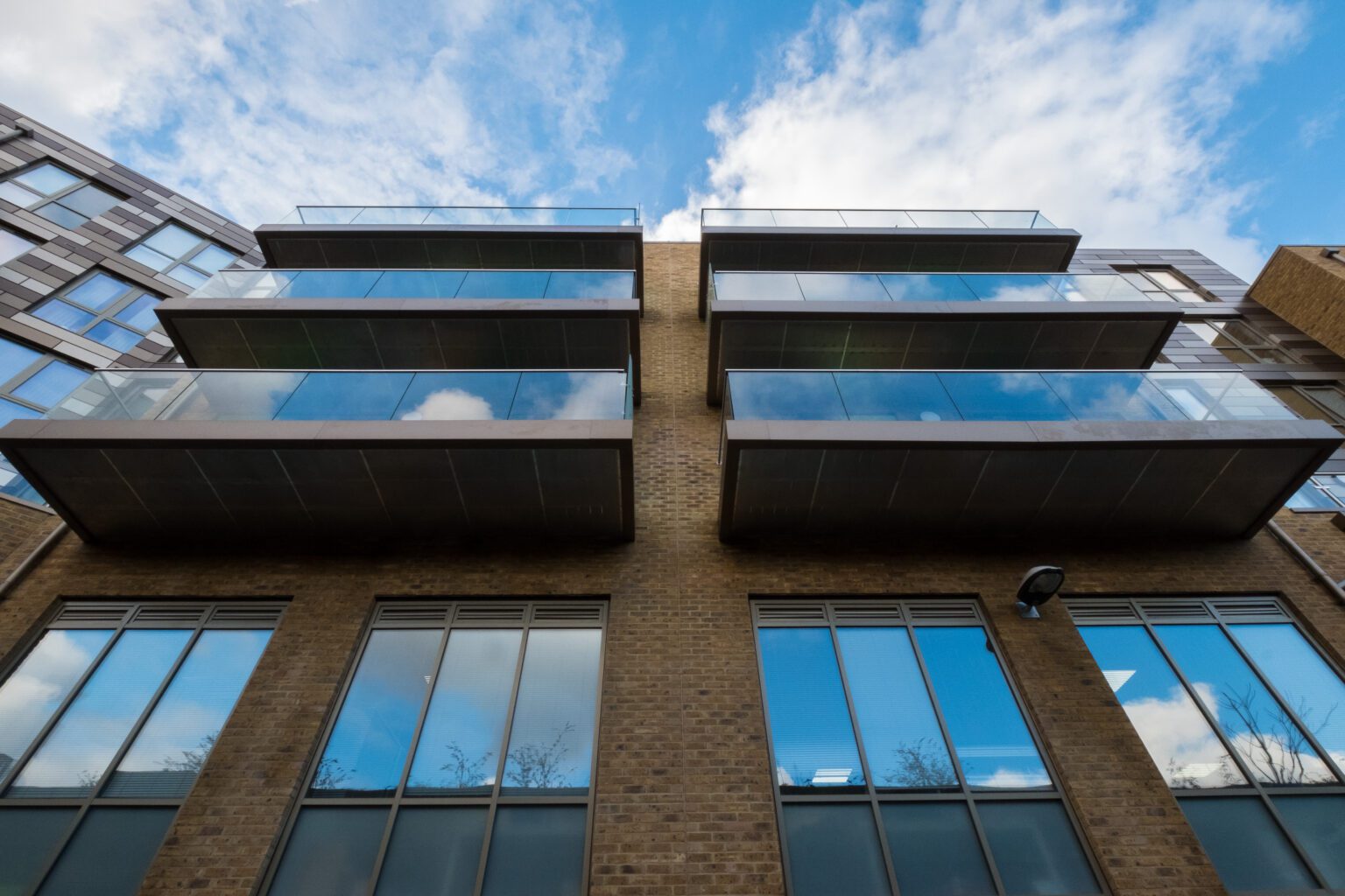 Low iron glass panel option on Neaco Clearview balcony at Clapham project