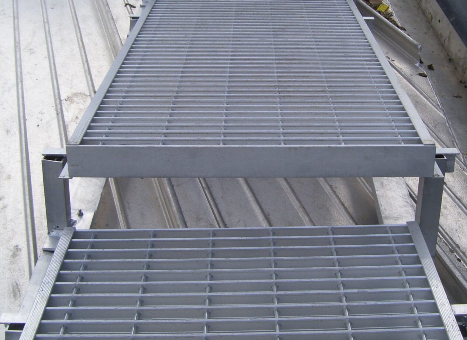 Roof Walkway Grilles NI Bar