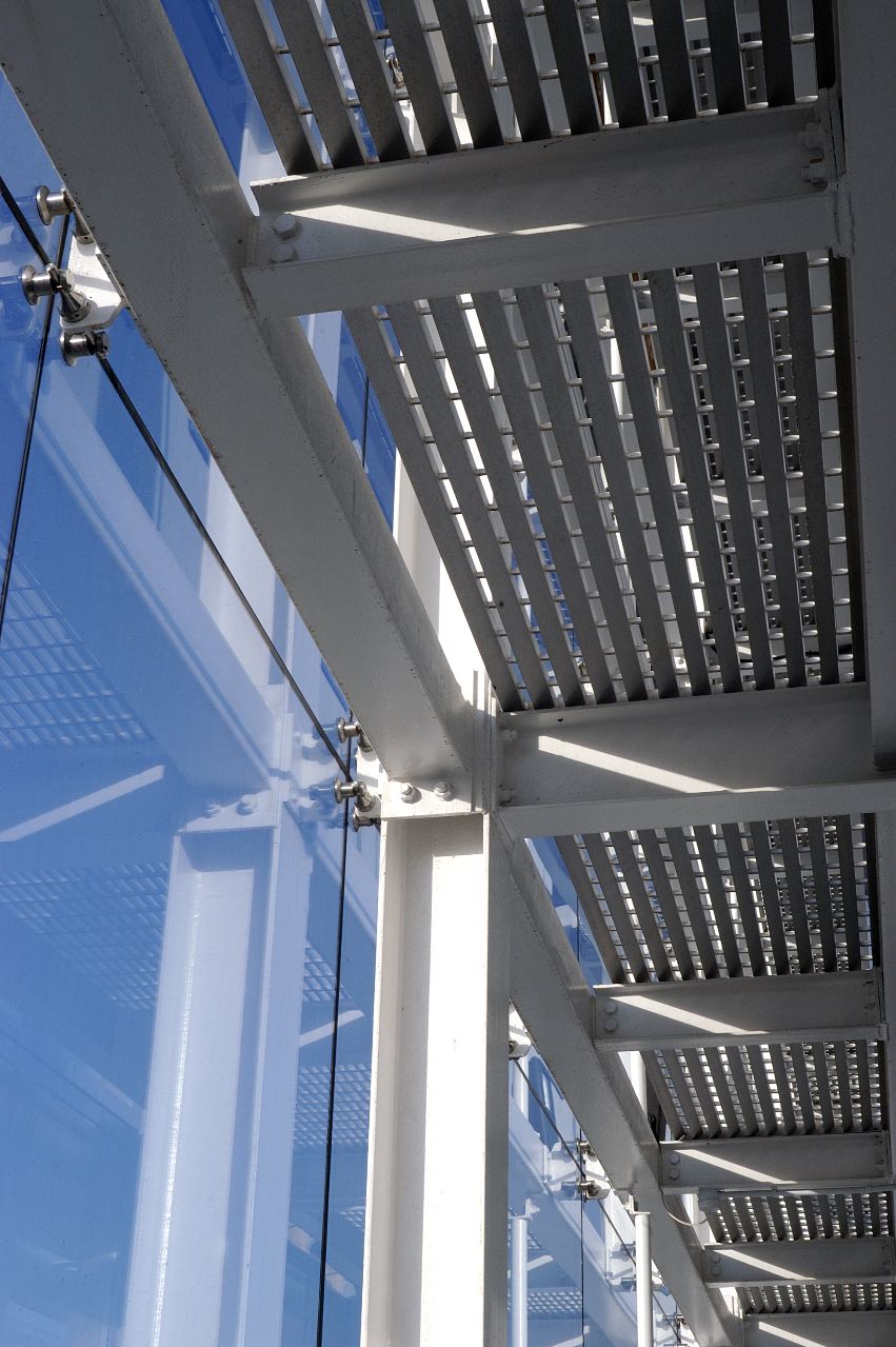 Louvredek solar shading